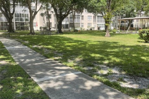 Condo in Lauderdale Lakes, Florida, 2 bedrooms  № 1862636 - photo 25