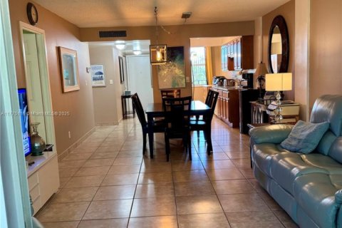 Condo in Lauderdale Lakes, Florida, 2 bedrooms  № 1862636 - photo 6