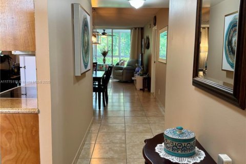 Condo in Lauderdale Lakes, Florida, 2 bedrooms  № 1862636 - photo 7