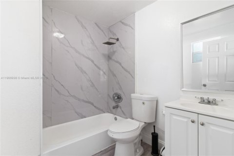 Купить виллу или дом в Майами, Флорида 3 спальни, 112.04м2, № 1969755 - фото 14
