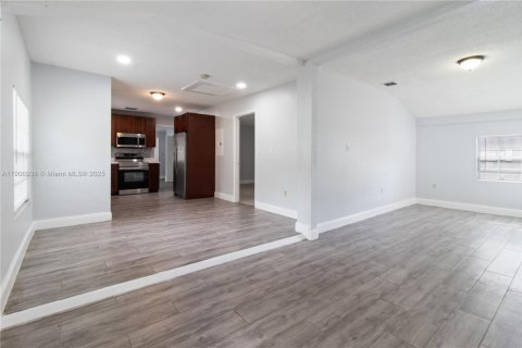 Купить виллу или дом в Майами, Флорида 3 спальни, 112.04м2, № 1969755 - фото 10