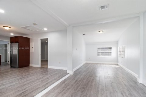 Купить виллу или дом в Майами, Флорида 3 спальни, 112.04м2, № 1969755 - фото 9