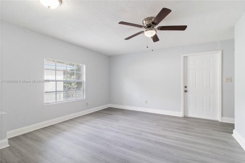 Купить виллу или дом в Майами, Флорида 3 спальни, 112.04м2, № 1969755 - фото 11