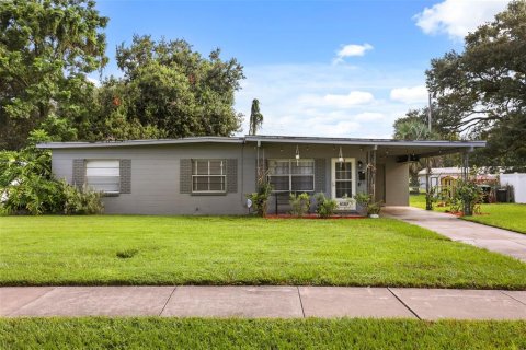 House in Orlando, Florida 3 bedrooms, 110.55 sq.m. № 2358430