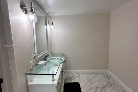 Купить коммерческую недвижимость в Дания-Бич, Флорида 315.59м2, № 1929900 - фото 11