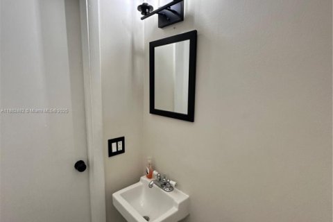 Купить коммерческую недвижимость в Дания-Бич, Флорида 315.59м2, № 1929900 - фото 10