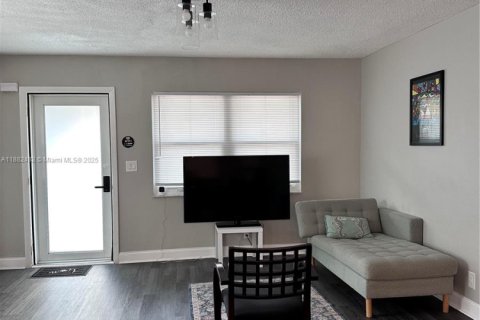 Купить коммерческую недвижимость в Дания-Бич, Флорида 315.59м2, № 1929900 - фото 28