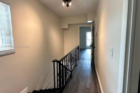 Купить коммерческую недвижимость в Дания-Бич, Флорида 315.59м2, № 1929900 - фото 15