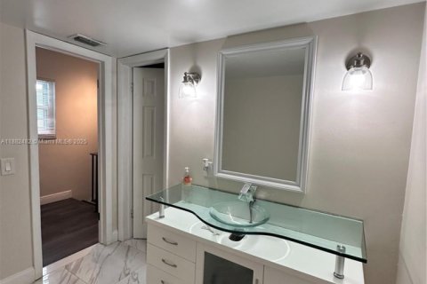 Купить коммерческую недвижимость в Дания-Бич, Флорида 315.59м2, № 1929900 - фото 12