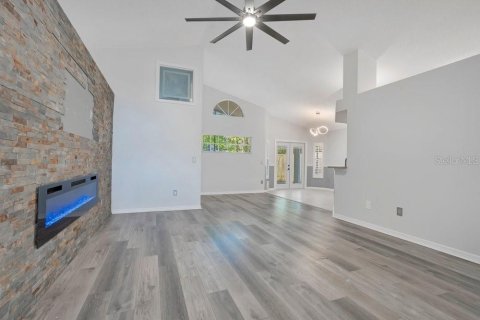 House in Apopka, Florida 3 bedrooms, 134.52 sq.m. № 2225960 - photo 17