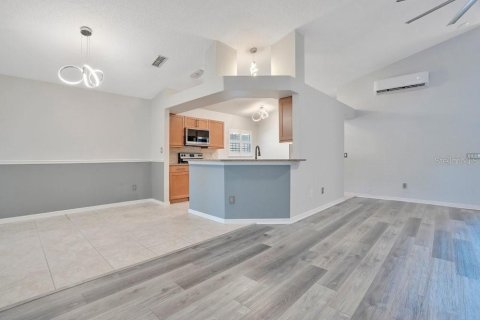 House in Apopka, Florida 3 bedrooms, 134.52 sq.m. № 2225960 - photo 14