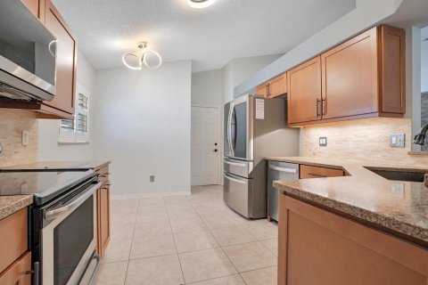 House in Apopka, Florida 3 bedrooms, 134.52 sq.m. № 2225960 - photo 12