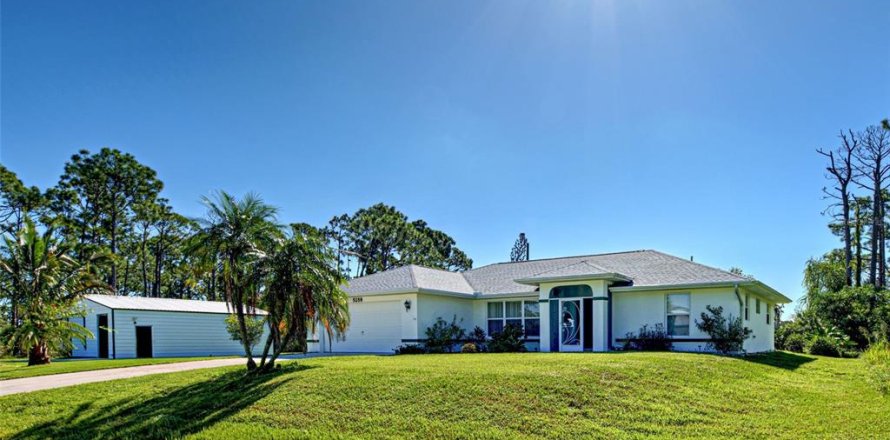Villa ou maison à Port Charlotte, Floride 3 chambres, 129.32 m2 № 1902970