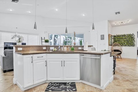 Villa ou maison à louer à Hollywood, Floride: 5 chambres, 205.13 m2 № 1878420 - photo 30