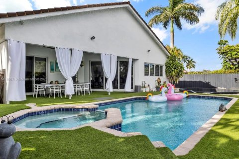 Villa ou maison à louer à Hollywood, Floride: 5 chambres, 205.13 m2 № 1878420 - photo 4