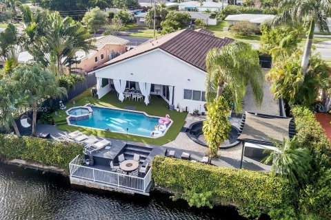Villa ou maison à louer à Hollywood, Floride: 5 chambres, 205.13 m2 № 1878420 - photo 21