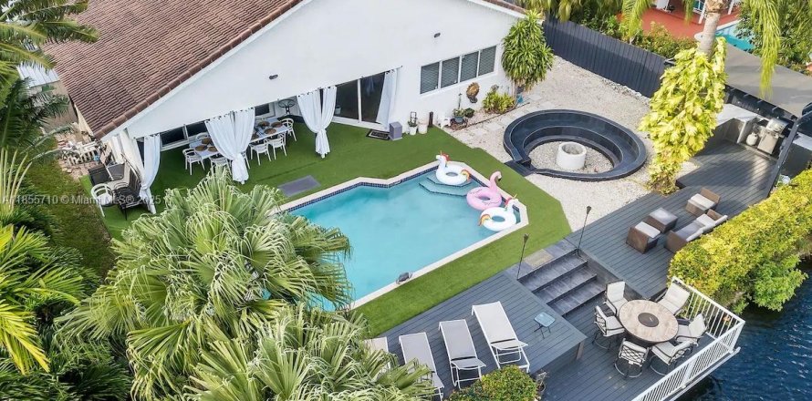 Villa ou maison à Hollywood, Floride 5 chambres, 205.13 m2 № 1878420