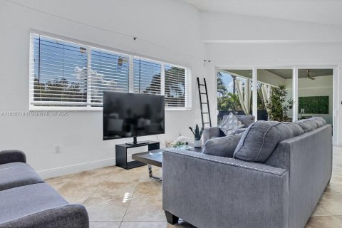 Villa ou maison à louer à Hollywood, Floride: 5 chambres, 205.13 m2 № 1878420 - photo 24