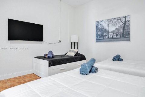 Villa ou maison à louer à Hollywood, Floride: 5 chambres, 205.13 m2 № 1878420 - photo 19