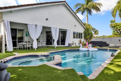 Villa ou maison à louer à Hollywood, Floride: 5 chambres, 205.13 m2 № 1878420 - photo 23