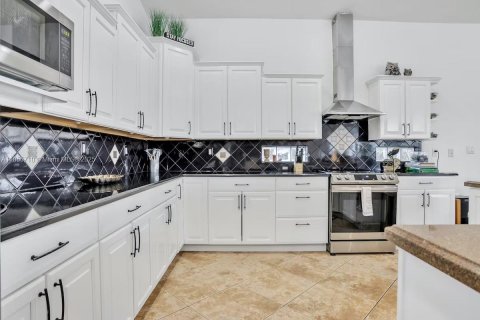 Villa ou maison à louer à Hollywood, Floride: 5 chambres, 205.13 m2 № 1878420 - photo 8