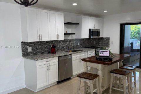 Снять в аренду виллу или дом в Майами, Флорида 3 спальни, 162.76м2, № 2005012 - фото 5