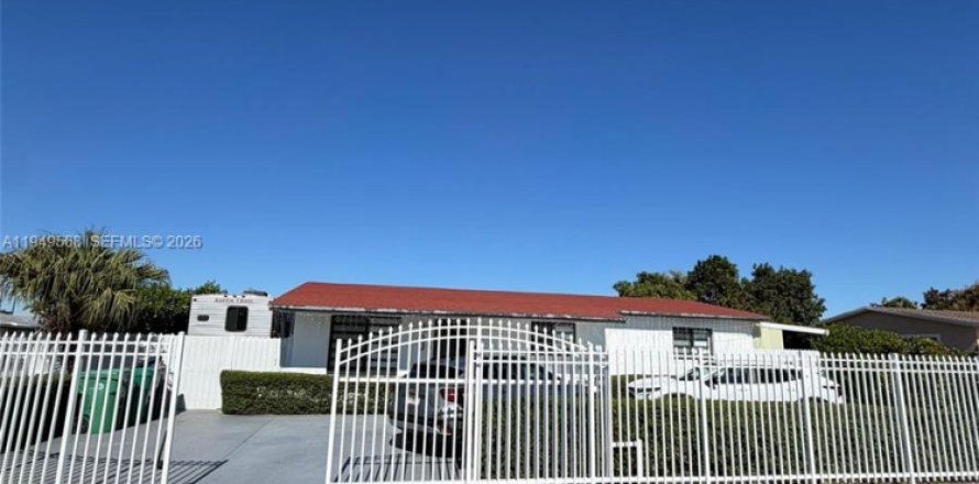 Дом в Майами, Флорида 3 спальни, 162.76м2 № 2005012