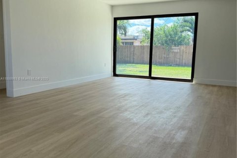 Villa ou maison à vendre à Miami, Floride: 4 chambres № 1941452 - photo 6