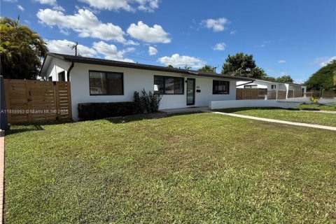 Villa ou maison à vendre à Miami, Floride: 4 chambres № 1941452 - photo 29