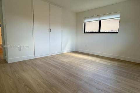 Villa ou maison à vendre à Miami, Floride: 4 chambres № 1941452 - photo 28