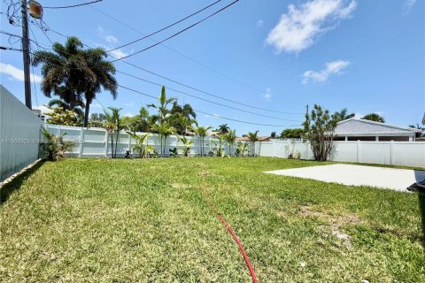 House in Dania Beach, Florida 4 bedrooms, 167.78 sq.m. № 1696439 - photo 27