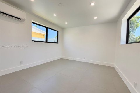 House in Dania Beach, Florida 4 bedrooms, 167.78 sq.m. № 1696439 - photo 20