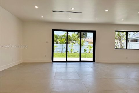 House in Dania Beach, Florida 4 bedrooms, 167.78 sq.m. № 1696439 - photo 9