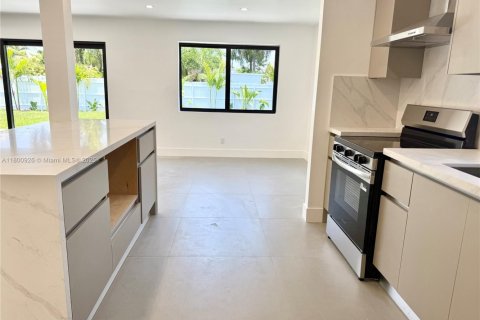 House in Dania Beach, Florida 4 bedrooms, 167.78 sq.m. № 1696439 - photo 6