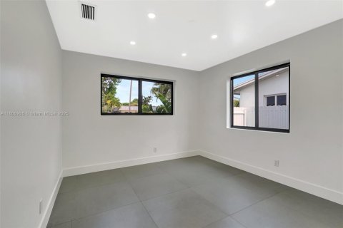 House in Dania Beach, Florida 4 bedrooms, 167.78 sq.m. № 1696439 - photo 29