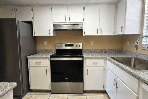 Снять в аренду кондоминиум в Пунта-Горда, Флорида 2 спальни, 96.99м2, № 1842047 - фото 7