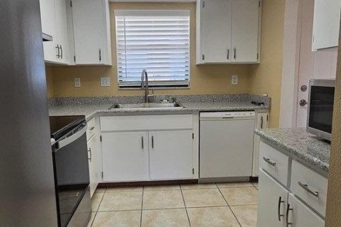 Снять в аренду кондоминиум в Пунта-Горда, Флорида 2 спальни, 96.99м2, № 1842047 - фото 6