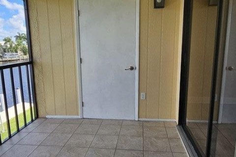 Снять в аренду кондоминиум в Пунта-Горда, Флорида 2 спальни, 96.99м2, № 1842047 - фото 5