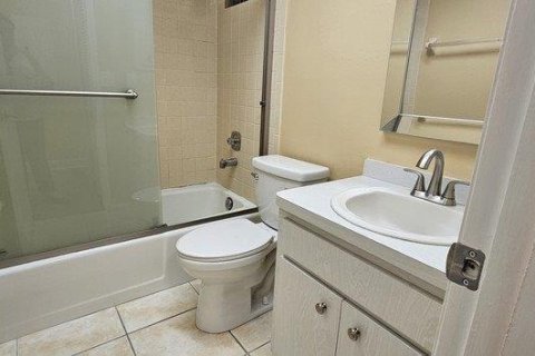 Снять в аренду кондоминиум в Пунта-Горда, Флорида 2 спальни, 96.99м2, № 1842047 - фото 18