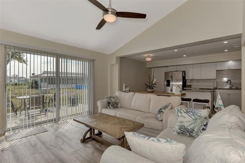 Villa ou maison à vendre à Port Charlotte, Floride: 2 chambres, 116.59 m2 № 1529099 - photo 16