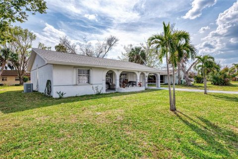 Villa ou maison à vendre à Port Charlotte, Floride: 2 chambres, 116.59 m2 № 1529099 - photo 2