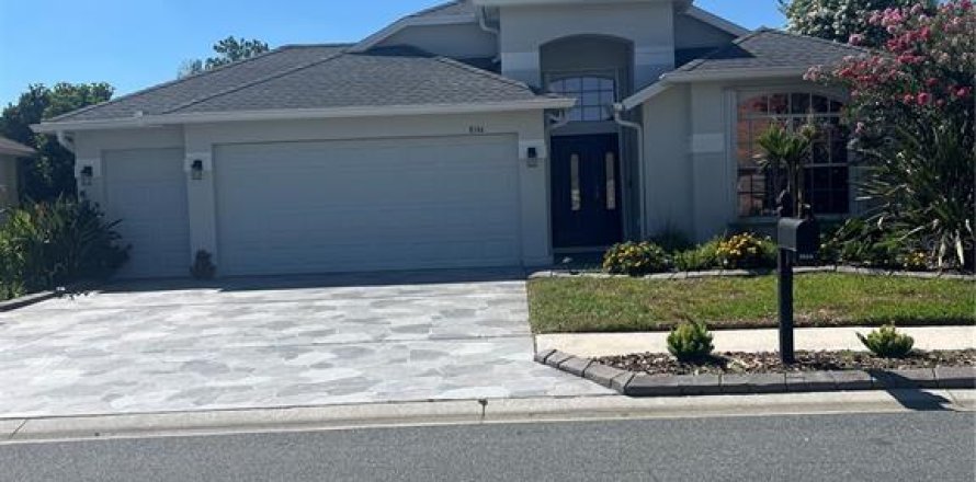 House in Land O' Lakes, Florida 3 bedrooms, 181.72 sq.m. № 2148881