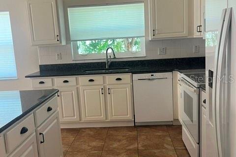 House in Land O' Lakes, Florida 3 bedrooms, 181.72 sq.m. № 2148881 - photo 8