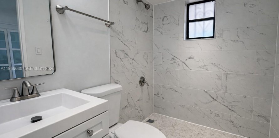 Townhouse in Sweetwater, Florida 4 bedrooms, 132.48 sq.m. № 2028199