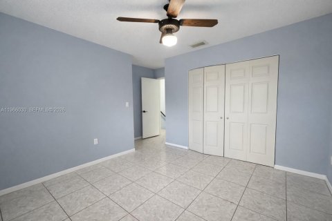 Townhouse in Sweetwater, Florida 4 bedrooms, 132.48 sq.m. № 2028199 - photo 8