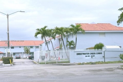 Townhouse in Sweetwater, Florida 4 bedrooms, 132.48 sq.m. № 2028199 - photo 12