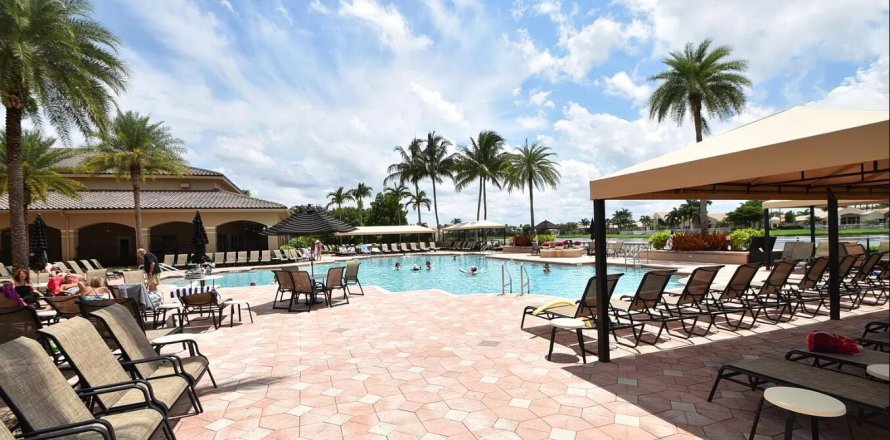 House in Lake Worth, Florida 4 bedrooms, 247.86 sq.m. № 1173134