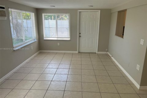 Casa en venta en Palm Beach Gardens, Florida, 3 dormitorios, 128.3 m2 № 1790284 - foto 2