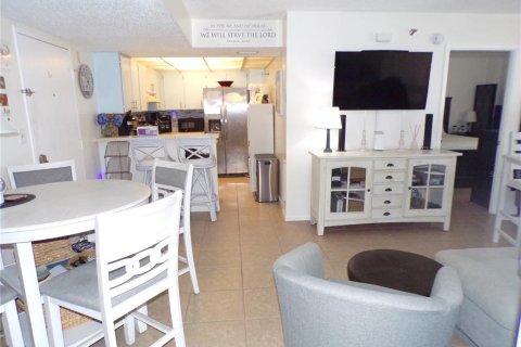 Copropriété à louer à Port Charlotte, Floride: 2 chambres, 72.74 m2 № 2416368 - photo 6