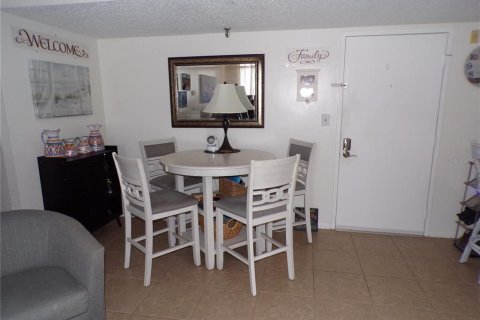 Copropriété à louer à Port Charlotte, Floride: 2 chambres, 72.74 m2 № 2416368 - photo 5